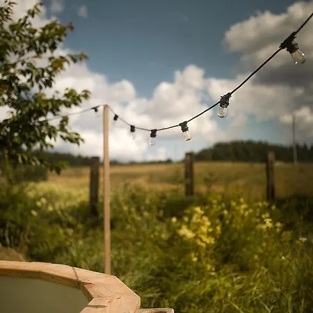 Dom Nad Stawem Сasa de vacaciones Domatowo