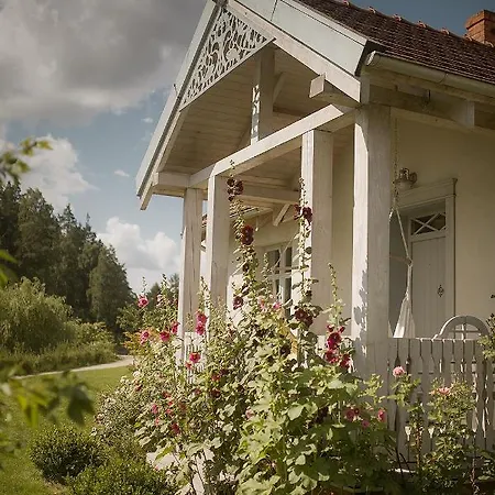 Dom Nad Stawem Domatowo