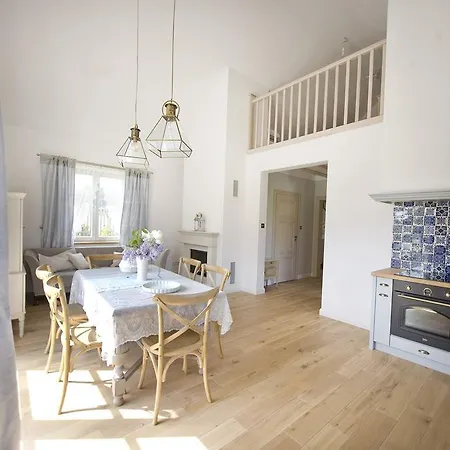 Dom Nad Stawem Domatowo