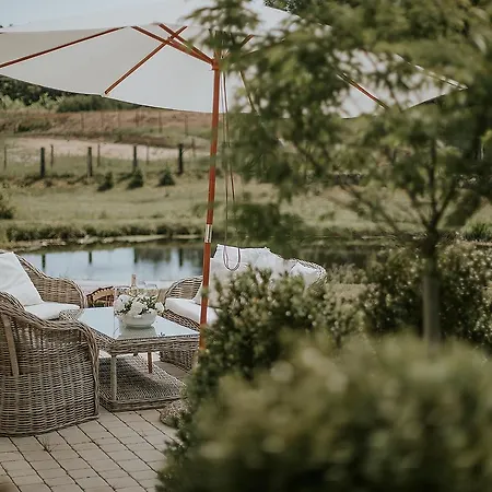 Dom Nad Stawem Сasa de vacaciones Domatowo