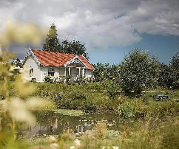 Dom Nad Stawem * Domatowo