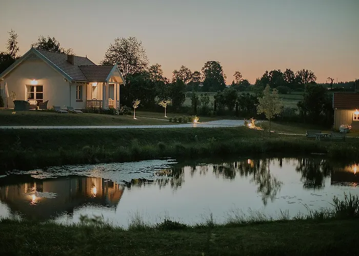 Dom Nad Stawem Dom wakacyjny Domatowo